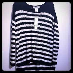 Beautiful black and white knit sweater
